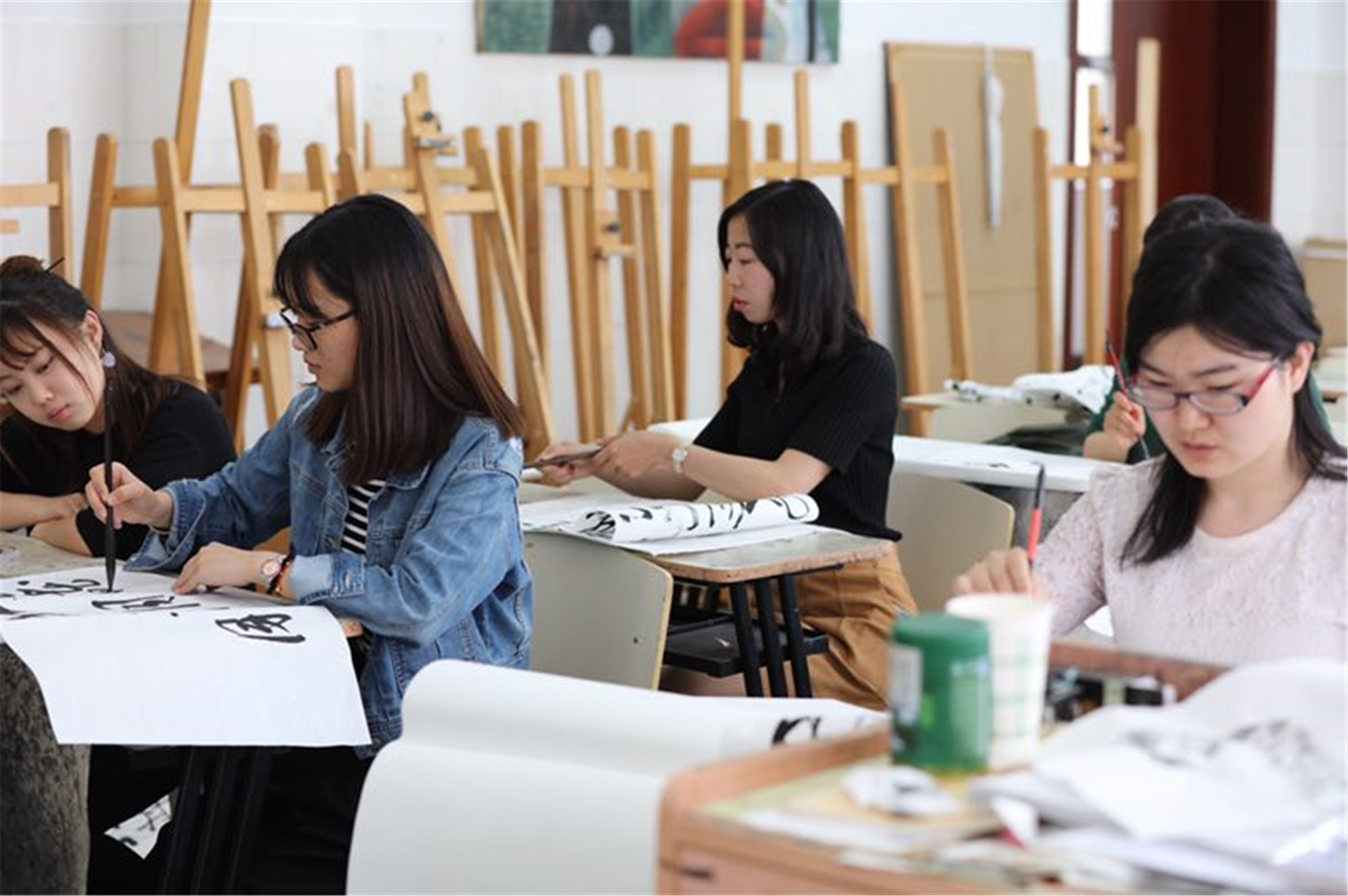 大学美育追寻象牙塔中的美本学期校园主题日活动收官