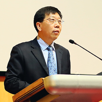 刚才教育部领导宣布了对我的任命,我衷心感谢教育部党组,上海市委对我