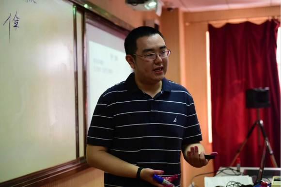 求职季节教师招聘正火爆,这些师范生说:青睐公立学校,想回母校教书